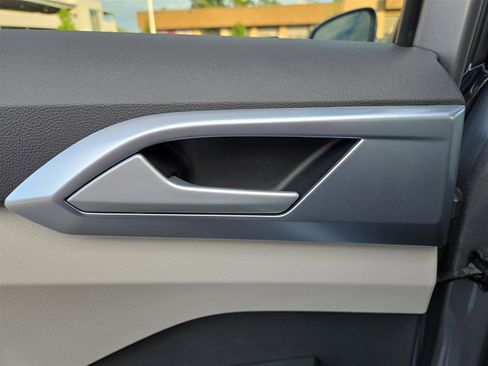 New 2025 Volkswagen Taos SE image 25