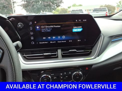 Used 2025 Chevrolet Trax LT FWD image 23