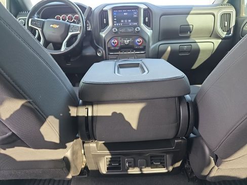 Used 2021 Chevrolet Silverado 1500 LT image 11