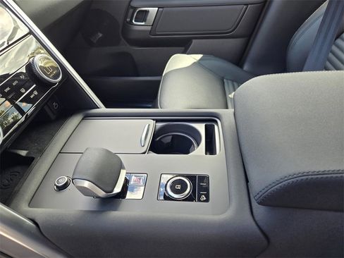 New 2025 Land Rover Discovery S image 14