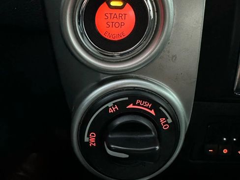 Used 2019 Nissan Titan SV w/ SV Convenience Package AWD/4WD image 16