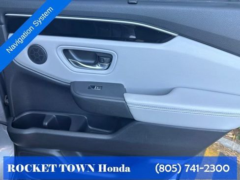 Used 2023 Honda Pilot Touring image 9