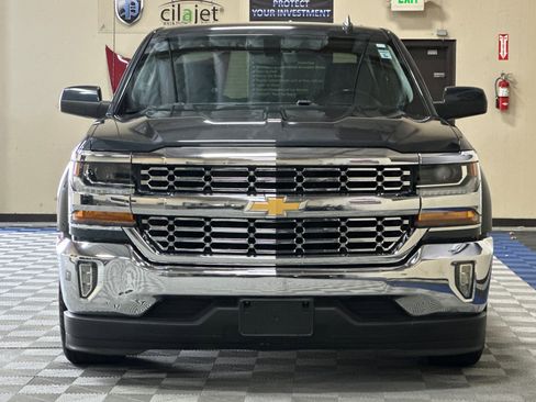 Used 2018 Chevrolet Silverado 1500 LT w/ LT Eassist Package image 9