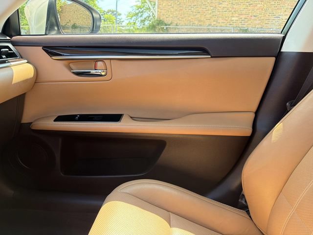Used 2018 Lexus ES 300h FWD image 22