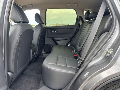 Used 2025 Nissan Rogue SL FWD image 14