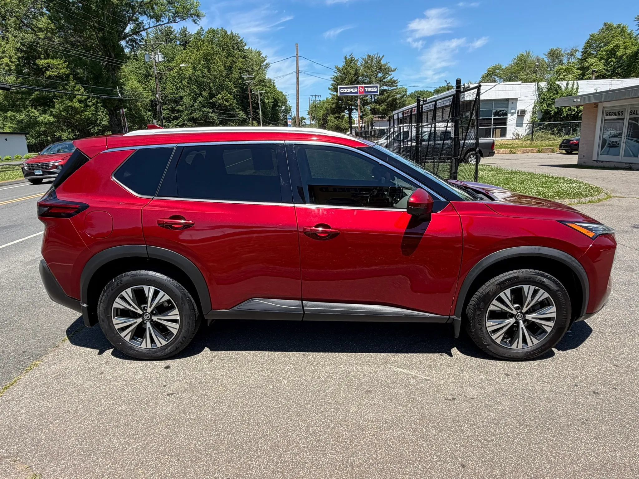 Used 2021 Nissan Rogue SV w/ Premium Package AWD/4WD image 4