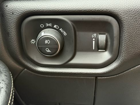 Used 2024 RAM 3500 Big Horn image 31