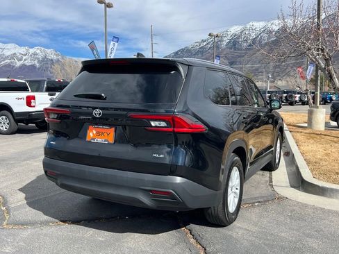 Used 2025 Toyota Grand Highlander XLE image 10