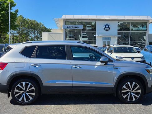Certified 2023 Volkswagen Taos SE w/ Panoramic Sunroof Package AWD/4WD image 3