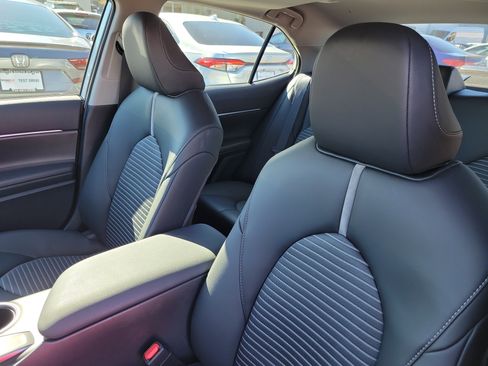 Used 2024 Toyota Camry SE image 16