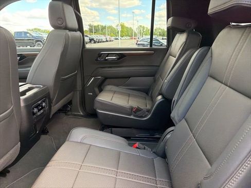 Used 2025 Chevrolet Suburban High Country AWD/4WD image 22