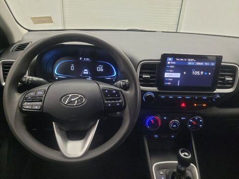 Used 2024 Hyundai Venue SE image 22
