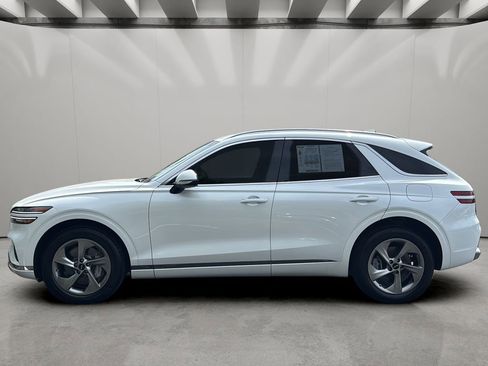 Certified 2026 Genesis GV70 2.5T AWD/4WD image 2