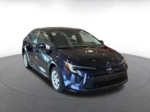 Used 2025 Toyota Corolla LE image 3