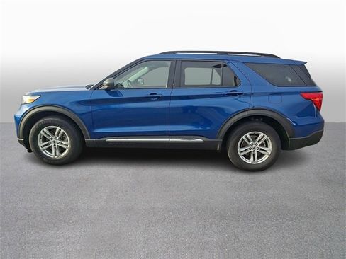 Used 2021 Ford Explorer XLT w/ Equipment Group 202A image 5