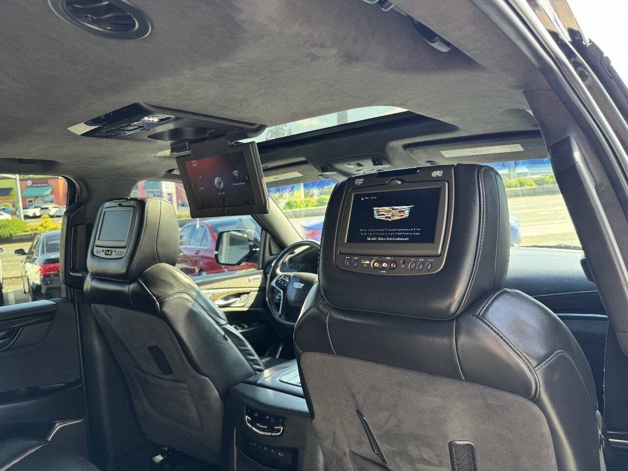 Used 2019 Cadillac Escalade Platinum RWD image 23