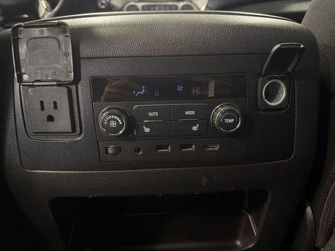 Used 2017 Chevrolet Suburban Premier AWD/4WD image 35