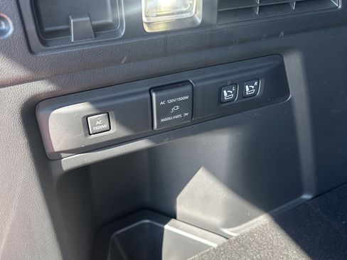 Used 2025 MAZDA CX-70 Plug-In Hybrid w/ Premium Pkg image 19