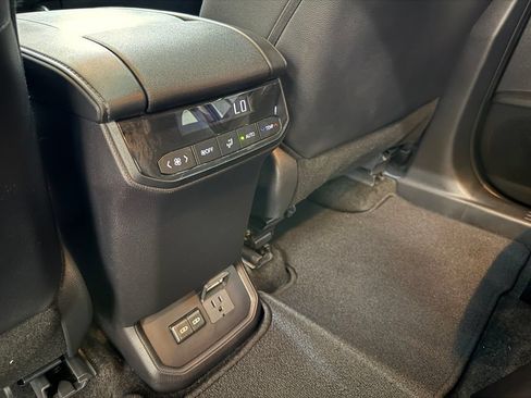 Used 2026 Toyota Highlander Limited AWD/4WD image 17