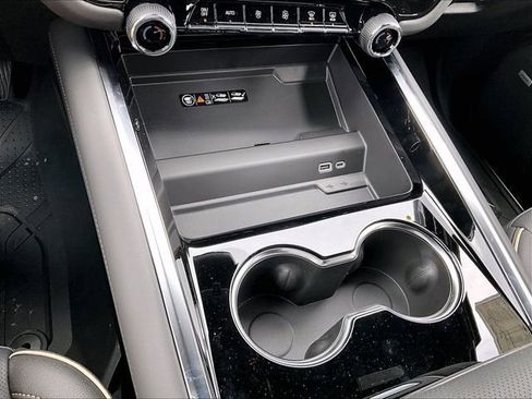 New 2026 Chevrolet Suburban Premier image 24