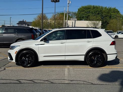 Used 2023 Volkswagen Tiguan SE R-Line AWD/4WD image 2