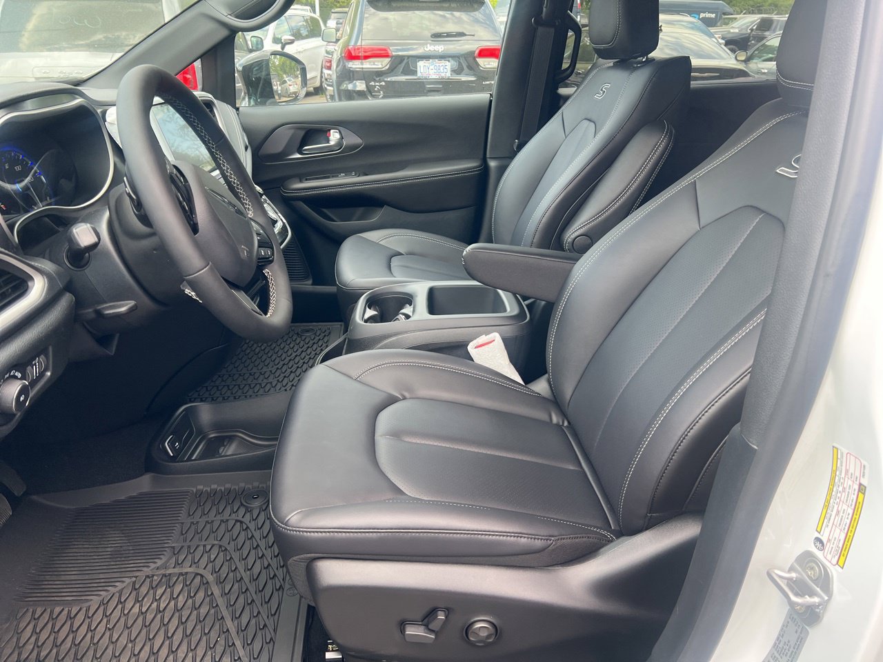 New 2026 Chrysler Pacifica Select w/ S Appearance Package FWD image 14