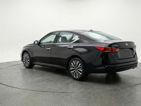 Used 2025 Nissan Altima 2.5 SV image 6