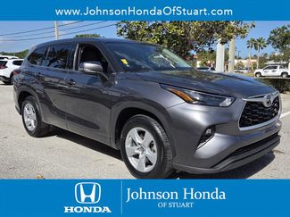 Used 2022 Toyota Highlander LE video 1