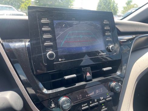 Used 2022 Toyota Camry LE FWD image 16