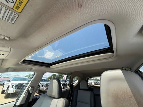 Used 2013 Toyota RAV4 Limited AWD/4WD image 24