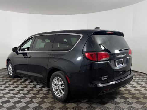 Used 2023 Chrysler Voyager LX FWD image 6