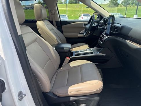 Used 2023 Ford Explorer Limited w/ Limited Technology Package RWD image 5