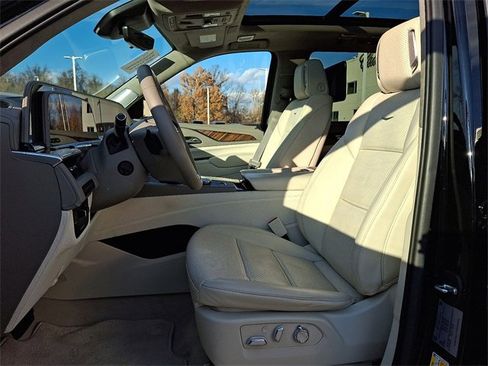 Certified 2022 Cadillac Escalade Premium Luxury Platinum image 16