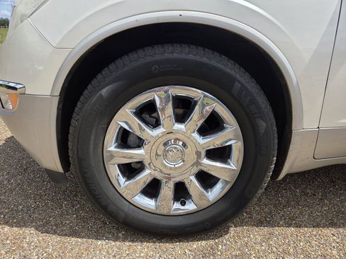 Used 2011 Buick Enclave CXL image 25