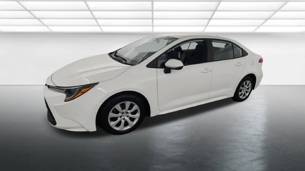 Used 2024 Toyota Corolla LE FWD image 2