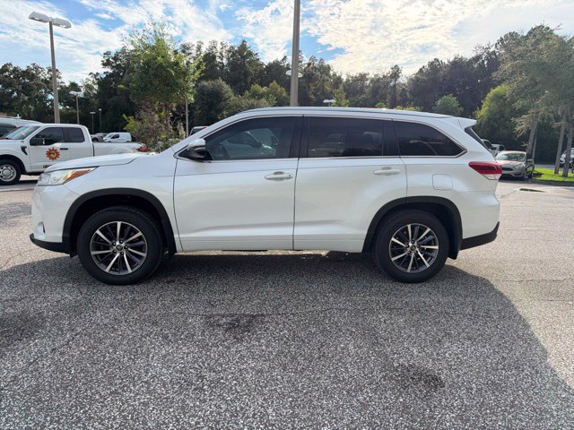 Used 2017 Toyota Highlander XLE AWD/4WD image 4