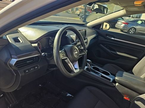 Used 2023 Nissan Altima 2.5 SV FWD image 11