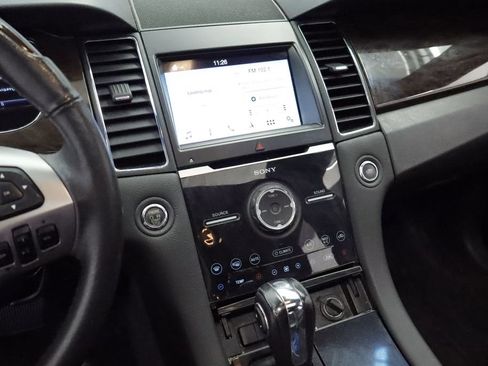 Used 2018 Ford Taurus Limited AWD/4WD image 29