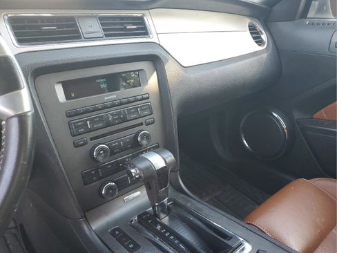 Used 2010 Ford Mustang Convertible RWD image 19