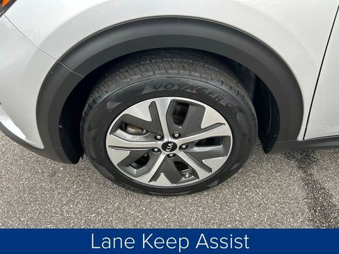 Used 2020 Kia Niro EX w/ Cold Weather Package image 14