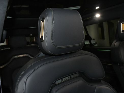 Used 2022 Rivian R1S Launch Edition image 10