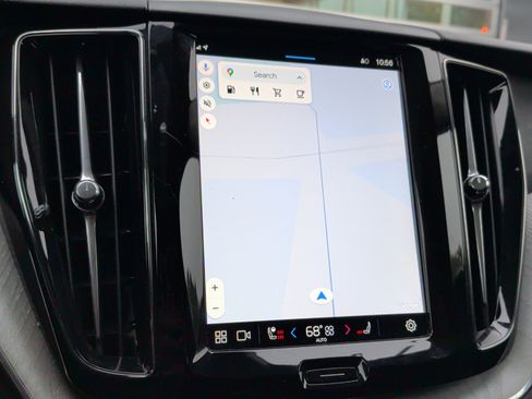 Used 2025 Volvo XC60 B5 Plus image 25