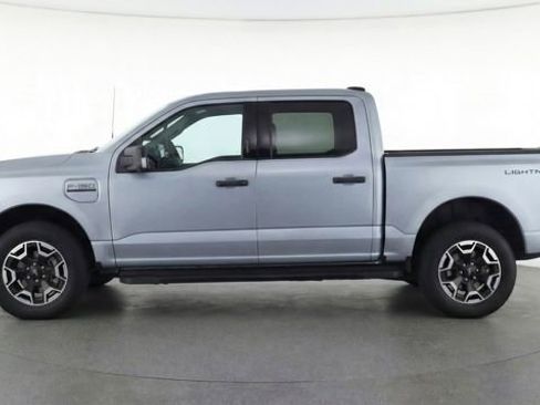 Used 2022 Ford F150 Lightning XLT image 11