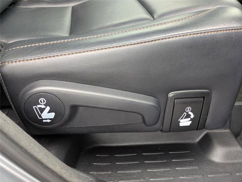 Used 2016 Toyota Highlander XLE FWD image 24