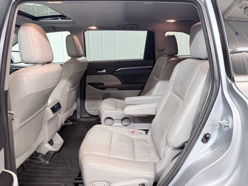 Used 2015 Toyota Highlander Limited FWD image 25
