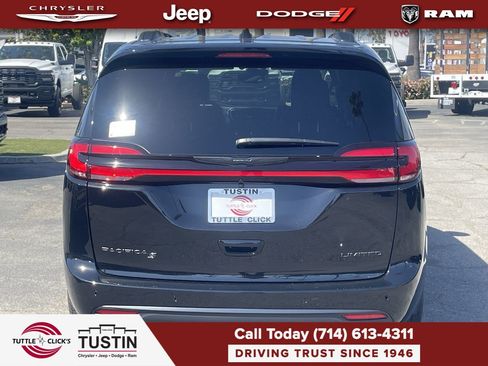 New 2026 Chrysler Pacifica Limited w/ Uconnect Theater Family Group FWD image 5