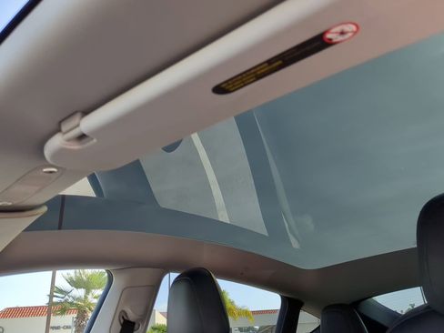 Used 2021 Tesla Model Y Long Range image 27
