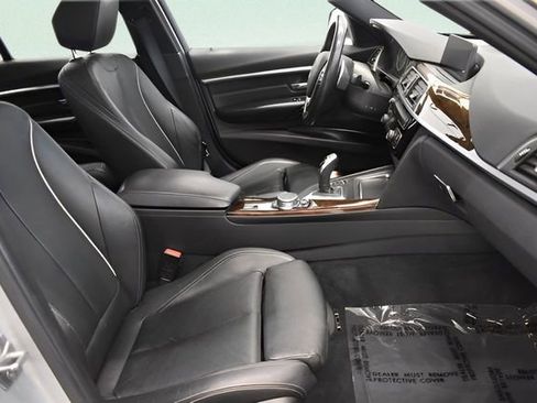 Used 2017 BMW 330i xDrive Sedan AWD/4WD image 19