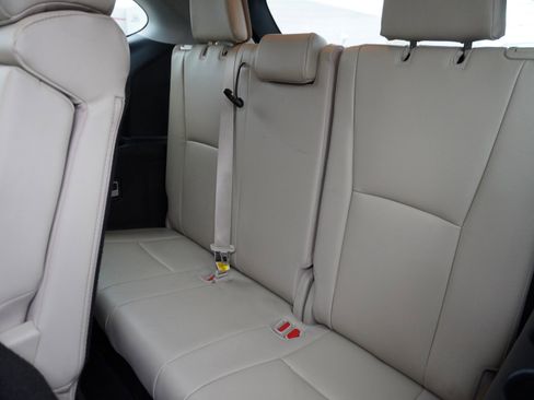 Used 2023 Toyota Highlander XLE image 16