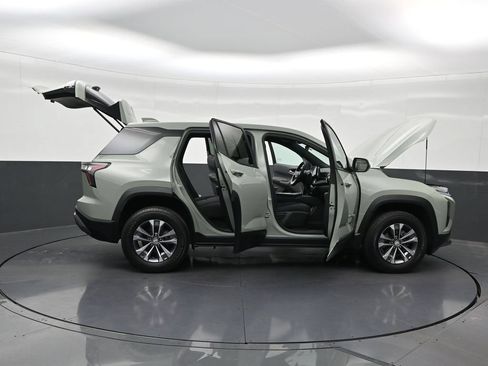 Used 2025 Chevrolet Equinox LT FWD image 32